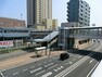 東神奈川駅（JR京浜東北線・横浜線） 京浜急行電鉄本線仲木戸駅とペデストリアンデッキで結ばれており、利便性良好。