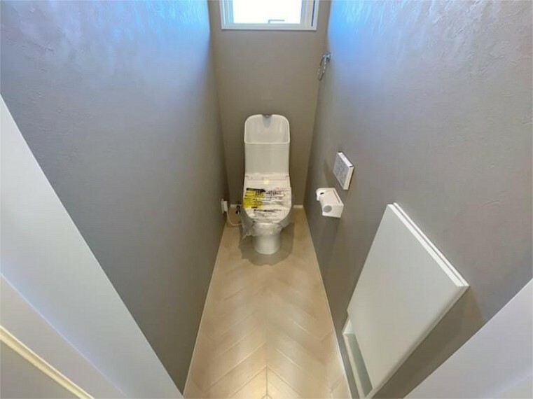 トイレ 2Fトイレ。1階と同様の機能があります。