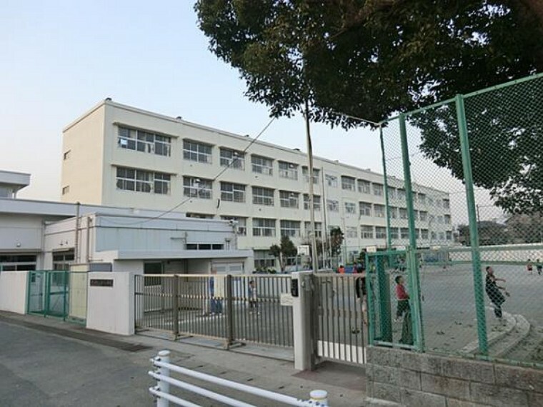 小学校 横浜市立上星川小学校まで約870m