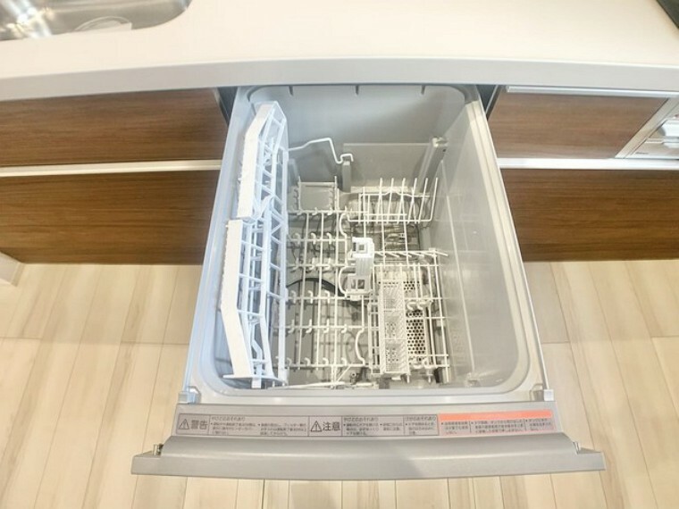 キッチン 省エネ ・ 衛生的な食器洗乾燥機付。