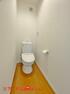 トイレ 5号棟 温水での洗浄機能がついておりますので、 清潔かつ衛生面も安心です。