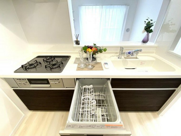 キッチン 人気の食洗器付き対面式キッチンです