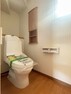 トイレ トイレットペーパーなどが収納出来る壁面収納付きレストルーム