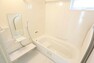 浴室 浴室　一坪サイズの浴室で足が伸ばせて快適です 浴室暖房乾燥機付で、雨の日でも洗濯物が乾かせます