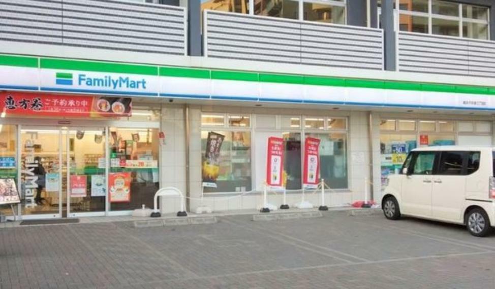 コンビニ ファミリーマート横浜子安通三丁目店