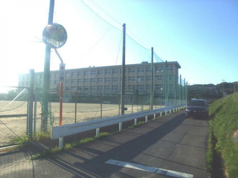 東郷町立春木中学校（約1,800m）