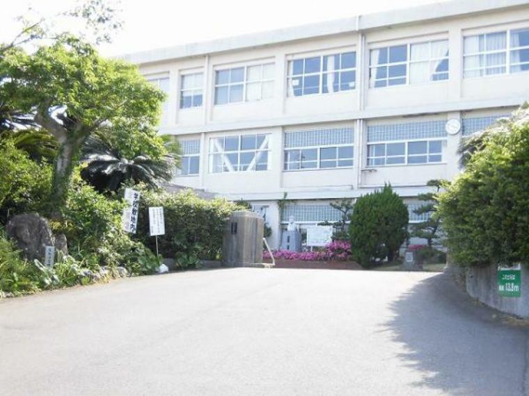 中学校 【周辺環境:中学校】広瀬中学校まで1000m徒歩約13分。毎日の通学で足腰が鍛えられますね。