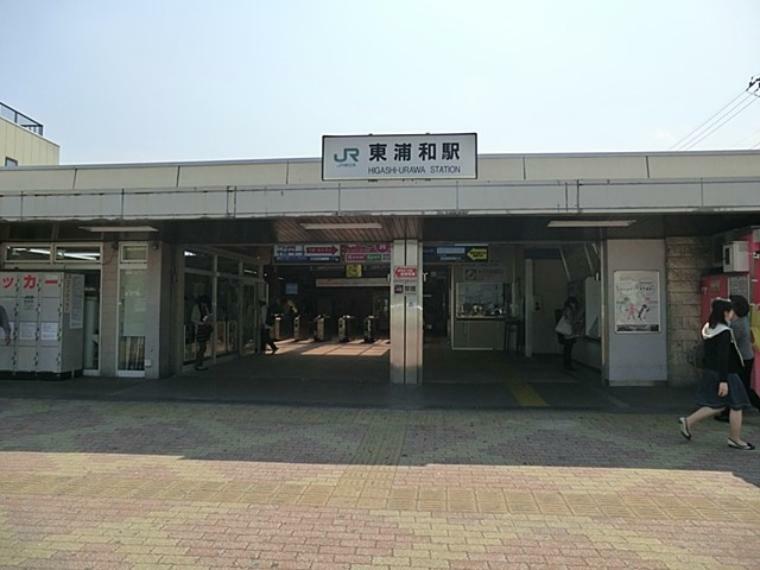 東浦和駅（1日あたりの乗車人員は2万7638人を数え、乗り換え駅ではない武蔵野線単独駅としては同線内で第1位。周辺の街の都心ベッドタウン化が顕著なこともあって、人口増加とともにその数は増え続けています。）