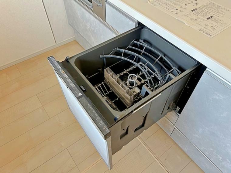 【食器洗浄乾燥機】 環境にも手にも優しい食器洗浄乾燥機付きが嬉しいですね！