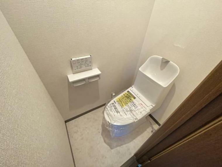 《トイレ》新品交換済みのトイレ。シンプルが清潔に保つ秘訣！