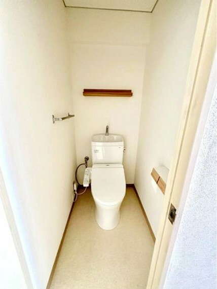 トイレ トイレは温水洗浄便座付です。