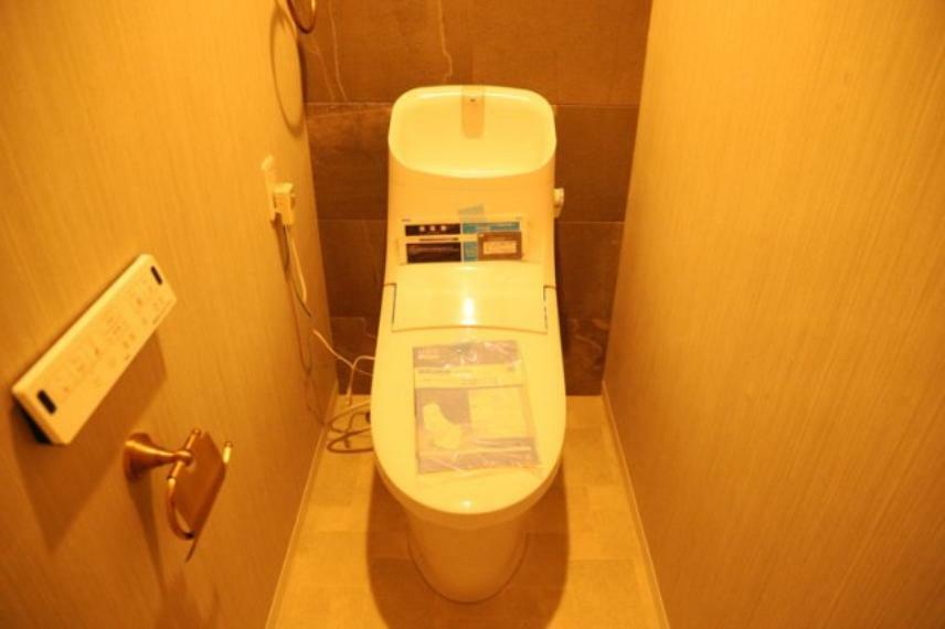 トイレ トイレは大きさや形、機能、抗菌性などが異なる多種多彩なタイプが各メーカーから出ています。それぞれに良さがあるため、事前にどういったタイプのトイレがいいのかをご家庭内で決めて、内見に行くといいでしょう。