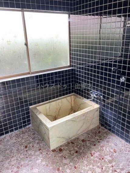 浴室 コンパクトですが体を洗うスペースが広かったりと使い勝手はよさそうです。