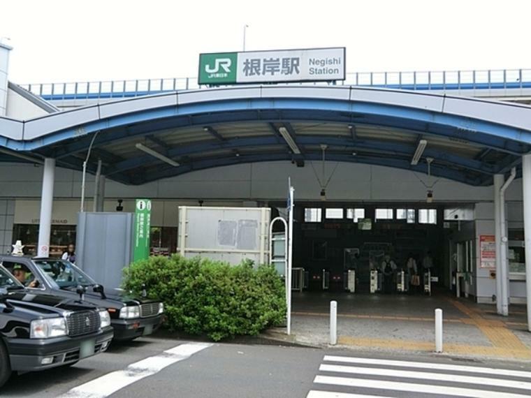 根岸駅（JR 根岸線） 京浜東北線と横浜線も通っており、乗り換えなしで新横浜まで行くことができるので新幹線にも乗りやすく便利な駅。（約1,397m）
