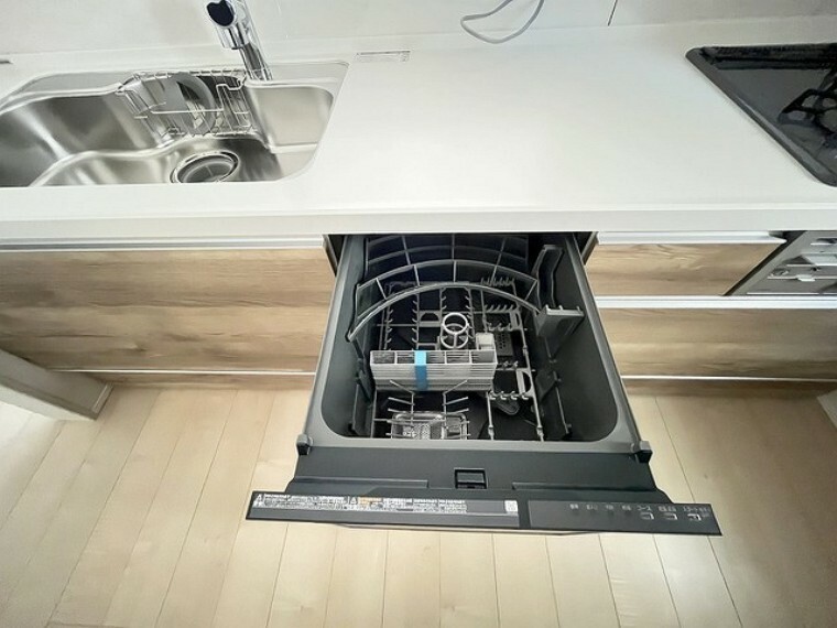 キッチン 環境にも手にも優しい、食器洗乾燥機付のキッチン。