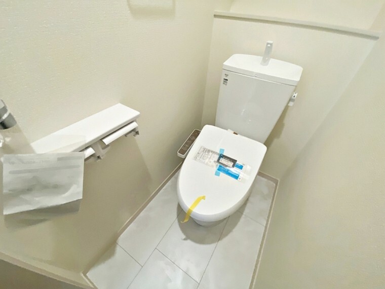 トイレ 洗浄機能付きのトイレを各階に設置。朝の混雑解消や、災害時にも安心してお使いいただけます。