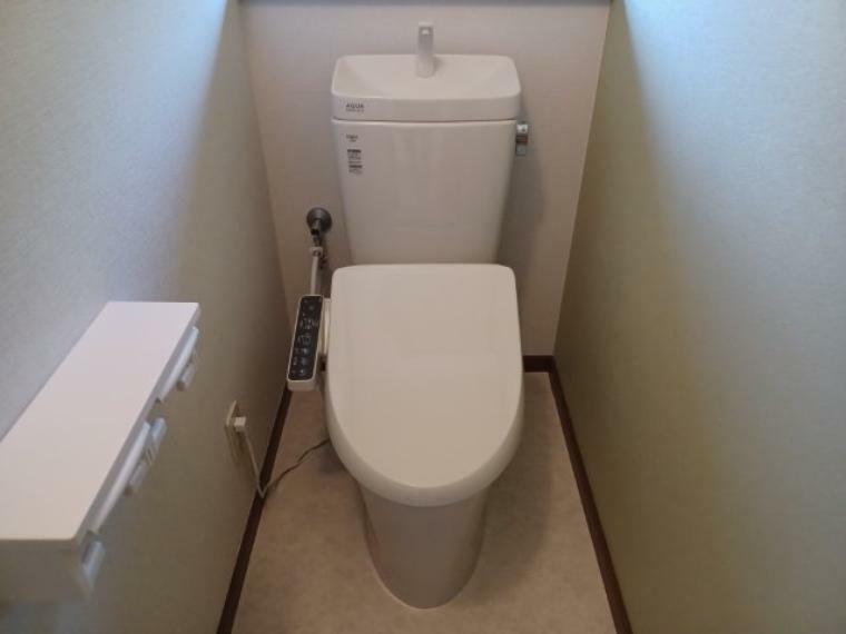 トイレ トイレは大きさや形、機能、抗菌性などが異なる多種多彩なタイプが各メーカーから出ています。それぞれに良さがあるため、事前にどういったタイプのトイレがいいのかをご家庭内で決めて、内見に行くといいでしょう。
