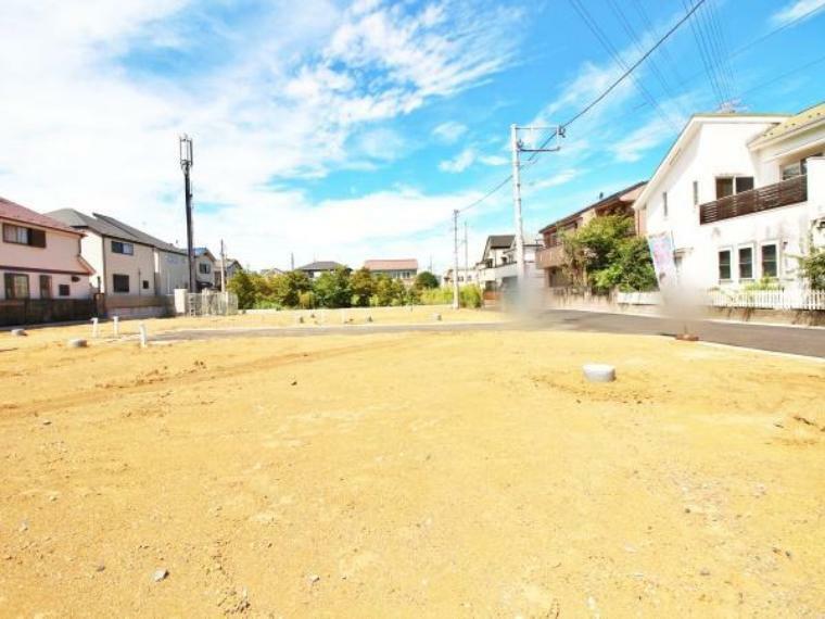 外観・現況 落ち着いた雰囲気が漂う住宅街。ゆったりと暮らしたい方にもおすすめしたい、静かで心地良い住環境になっております。