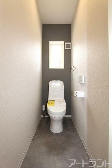 トイレ 2階にもトイレがあり1階に降りる手間をなくせ、朝の忙しい支度の時間にも便利。1階と同タイプです。