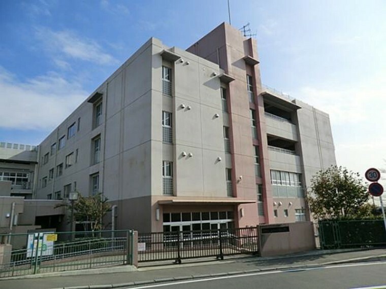 小学校 横浜市立山下みどり台小学校まで約110m