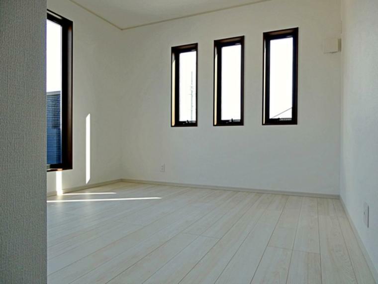 洋室 【洋室6.875帖】 バルコニーに面した洋室は視覚的にも広がりがでる開放的な空間になります。