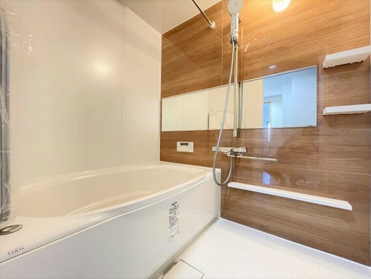 浴室 新規浴室も交換済みです！滑りにくい素材の床なので、安心です!!