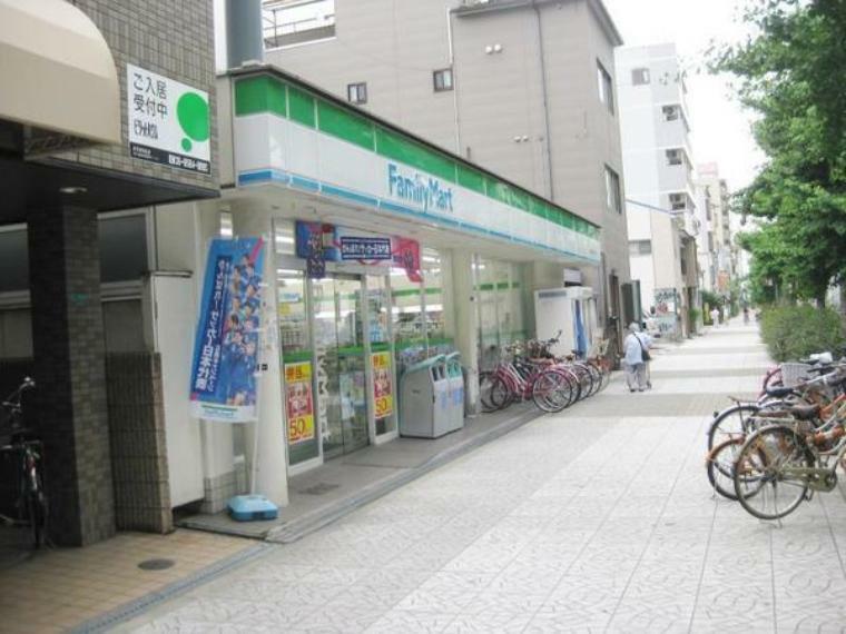 コンビニ ファミリーマート大阪プール東店