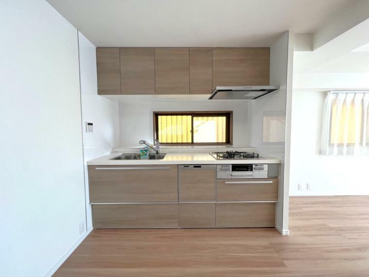 キッチン LDKの広さを感じられスペースを有効活用できる壁付けキッチン