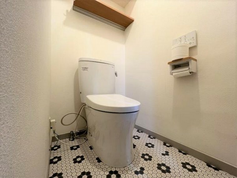 快適な使用感が人気の温水洗浄脱臭暖房機能を搭載。しかも汚れがつきにくく落ちやすい多機能トイレ！