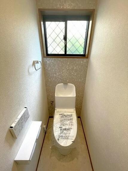 トイレ においが気になるトイレも窓付きで換気十分！