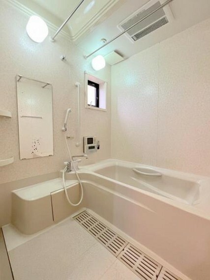 浴室 ・広々とした浴室は一日の疲れをいやす大切な空間足を延ばして体を癒してください