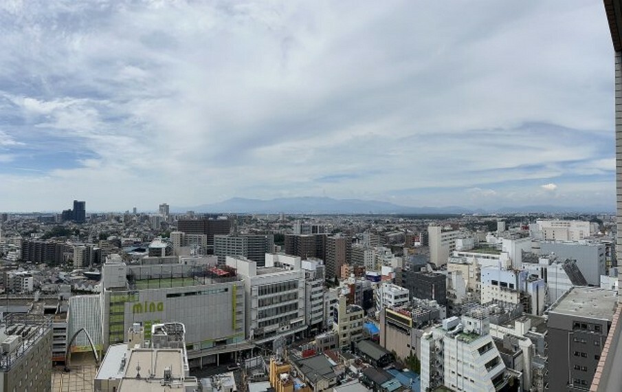 眺望 眺望の良さを楽しめるダイニングキッチンで家族団らんの時間を過ごしてはいかがでしょうか。バルコニーから見える景色を家族で眺める時間は、時間が経つのを忘れてしまいそうですね。是非、現地を見に行きましょう！