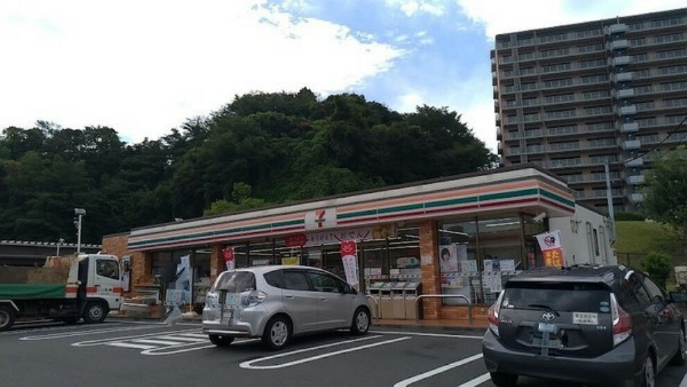 コンビニ セブンイレブン藤沢川名店