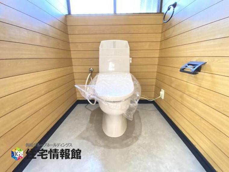 トイレ 温水洗浄機能付き便座を採用したトイレ。