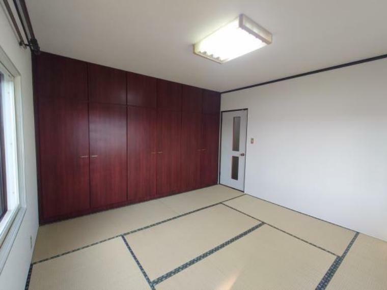 外観写真 【2階和室】こちらは畳の表替えがされています。この部屋は収納が多く、服等を多く持っている方にオススメです。