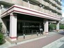 外観写真 【外観】「ロイヤルコート豊中四番館」は、阪急宝塚線「庄内」駅から南へ徒歩9分のマンションです。