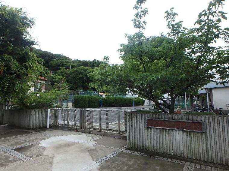 横浜市立間門小学校（約1,300m）