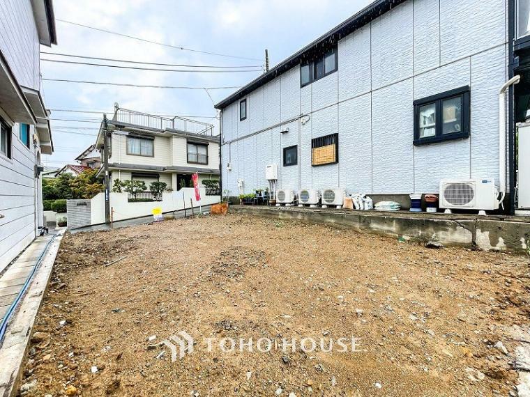 現況外観写真 閑静な住宅地で小さなお子様がいるご家族にも安心な住環境が魅力です。