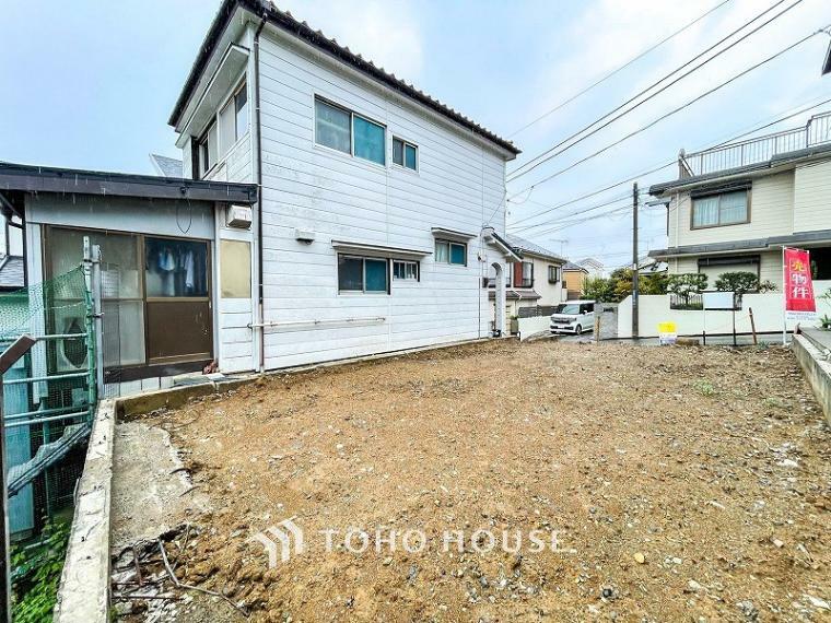 現況外観写真 閑静な住宅街の一角、ひと時のくつろぎが生まれ、ゆっくりと愛着が育まれていきます。