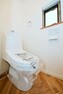 トイレ シャワートイレ一体型便器。強力な水流が便器鉢内のすみずみまで回り、少ない水でもしっかり汚れを洗い流します。