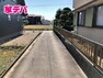 現況写真 進入路（駐車スペース）