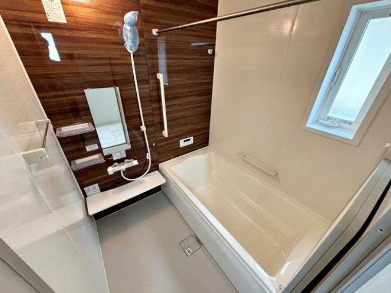 浴室 【浴室】 ゆったり一坪の広さで、一日の疲れを癒すバスタイムが過ごせるお風呂です。