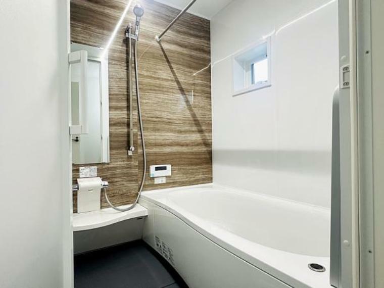 浴室 1坪タイプの浴室には、換気・暖房・乾燥・冷房すべてそろっています。