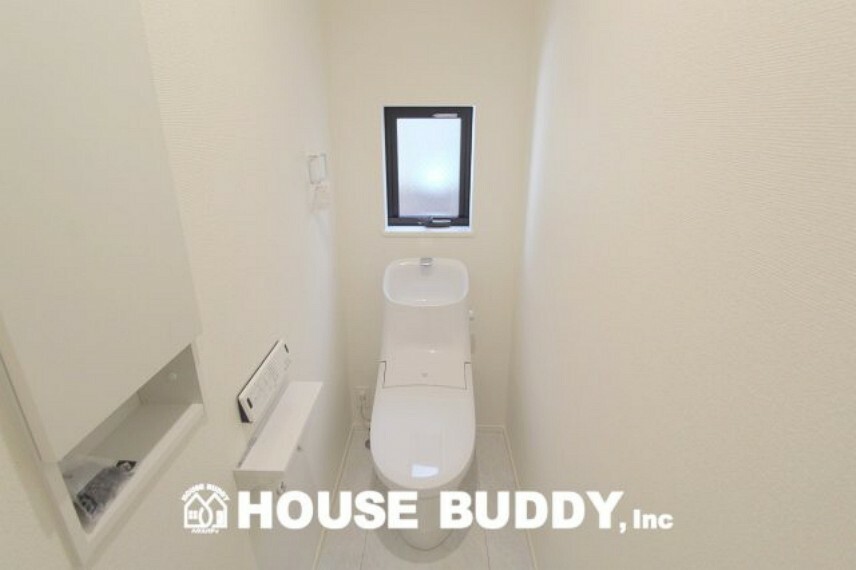 同仕様写真（内観） 1階、2階ともにお手入れも楽々、清潔感のあるシャワートイレを採用しました。