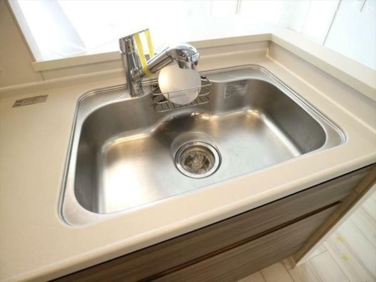 キッチン 浄水器一体型シャワー混合水栓付きのシンク