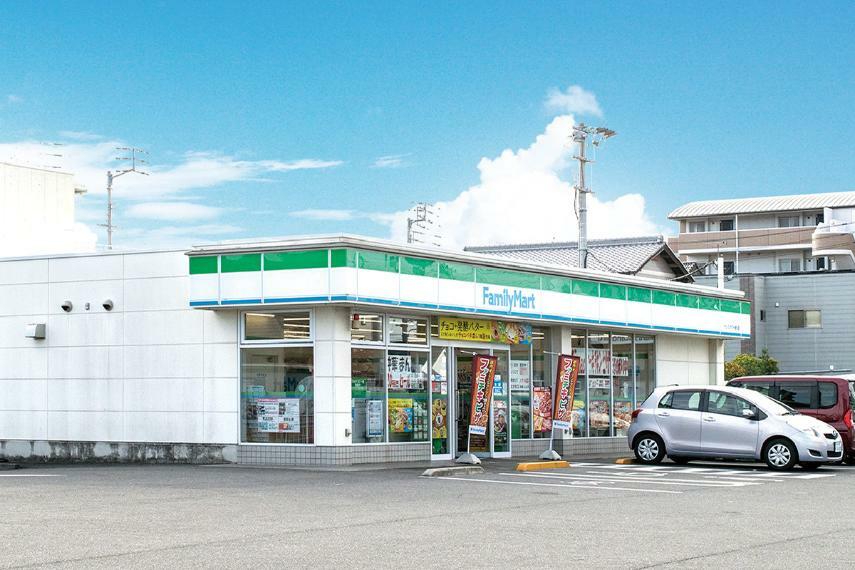 コンビニ ファミリーマート サンフラワー通り店  13号地から:徒歩9分（約650m） 8号地から:徒歩10分（約730m）