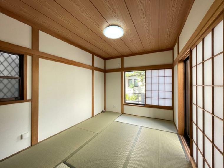 和室 和室は、くつろぎ空間として、来客時は客間にもなります！ 畳の上でゴロゴロするのも良いですよ～!?