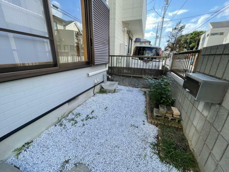 庭 お庭も付いてます！ 夢の庭付き一戸建て住宅を実現させてください！