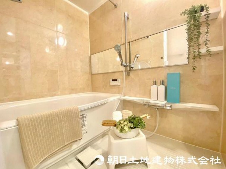 浴室 全面にアクセントパネルを使用した高級感のあるバスルーム！
