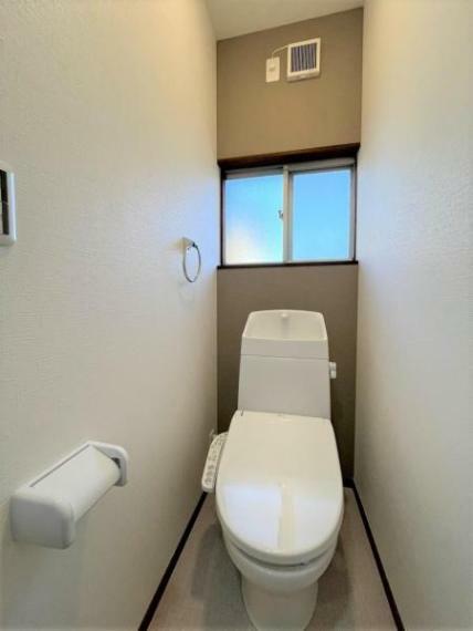 トイレ 【リフォーム後】トイレは温水洗浄機能付きに新品交換しました。